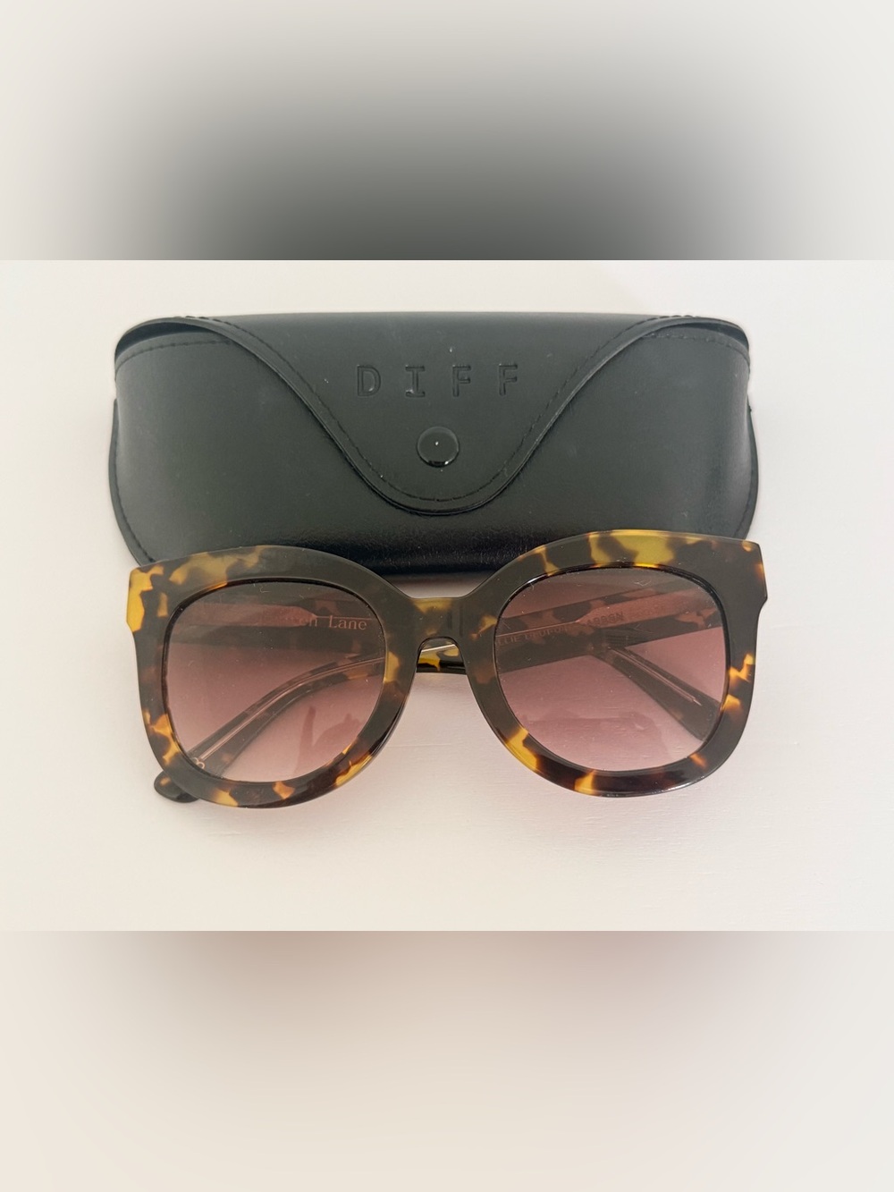 DIFF Mollie Lauren Lane Tortoise Sunglasses + Case